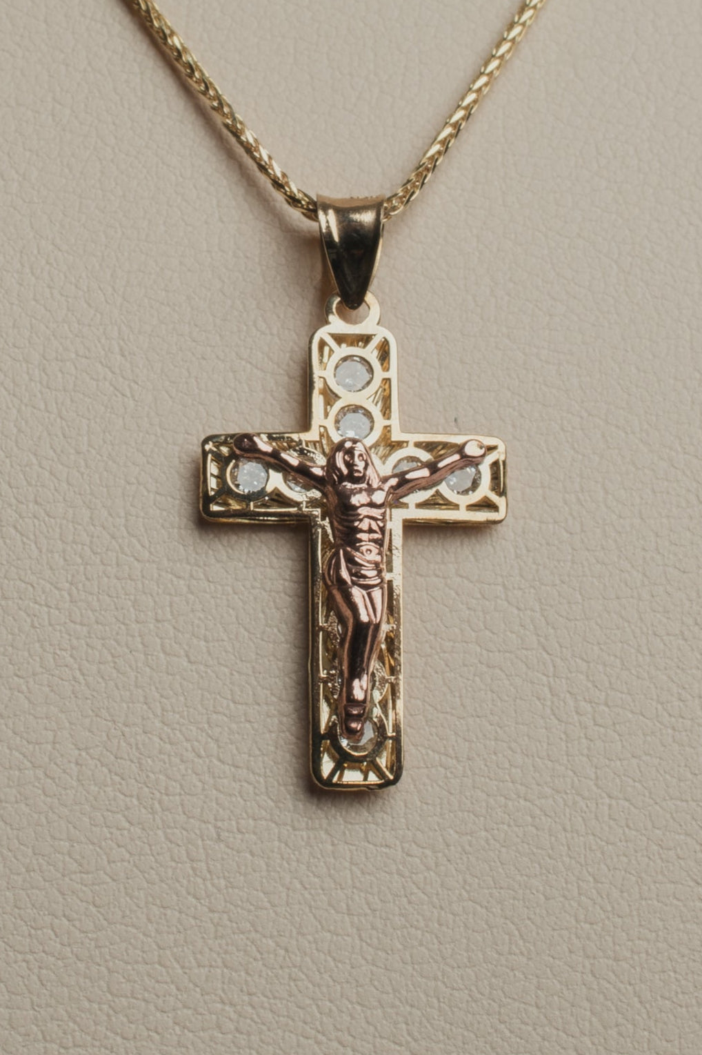 Cristo con circonia 10k