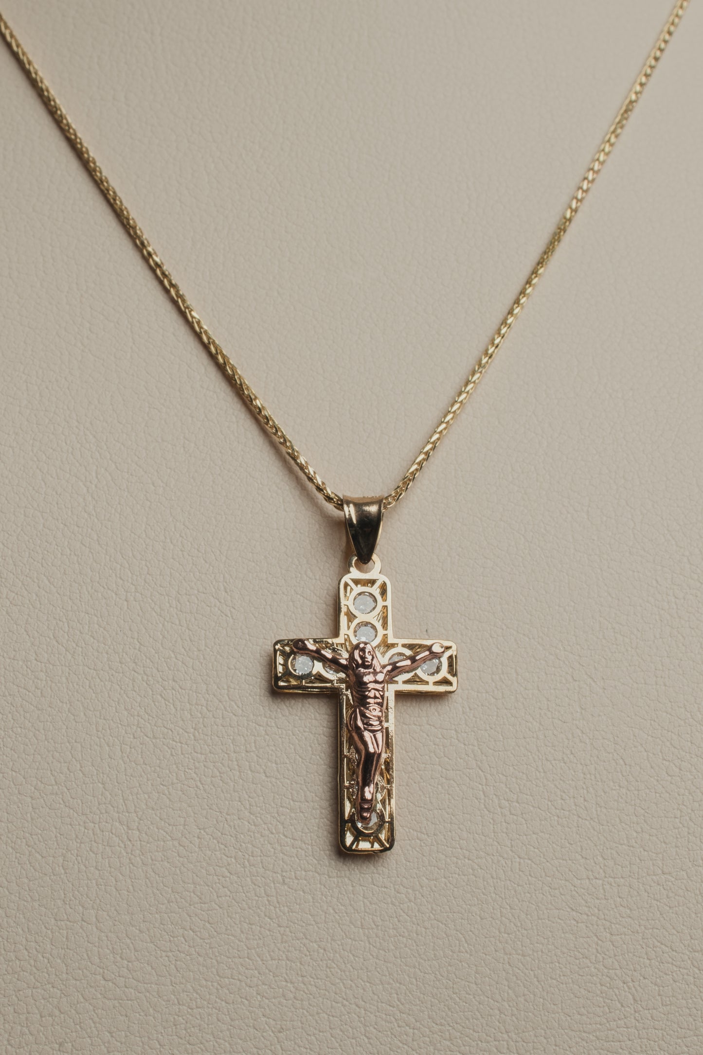 Cristo con circonia 10k