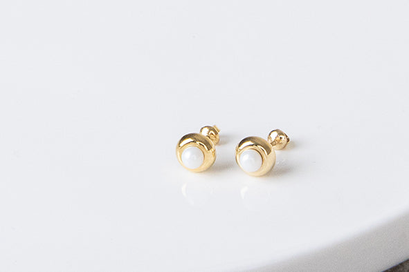 Broquel bisel perla 14k