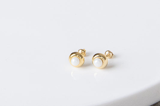 Broquel bisel perla 14k